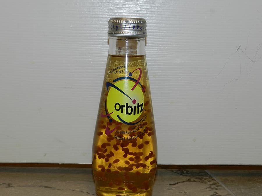 A 300 ml Orbitz bottle with a yellow planet logo and orange gel balls